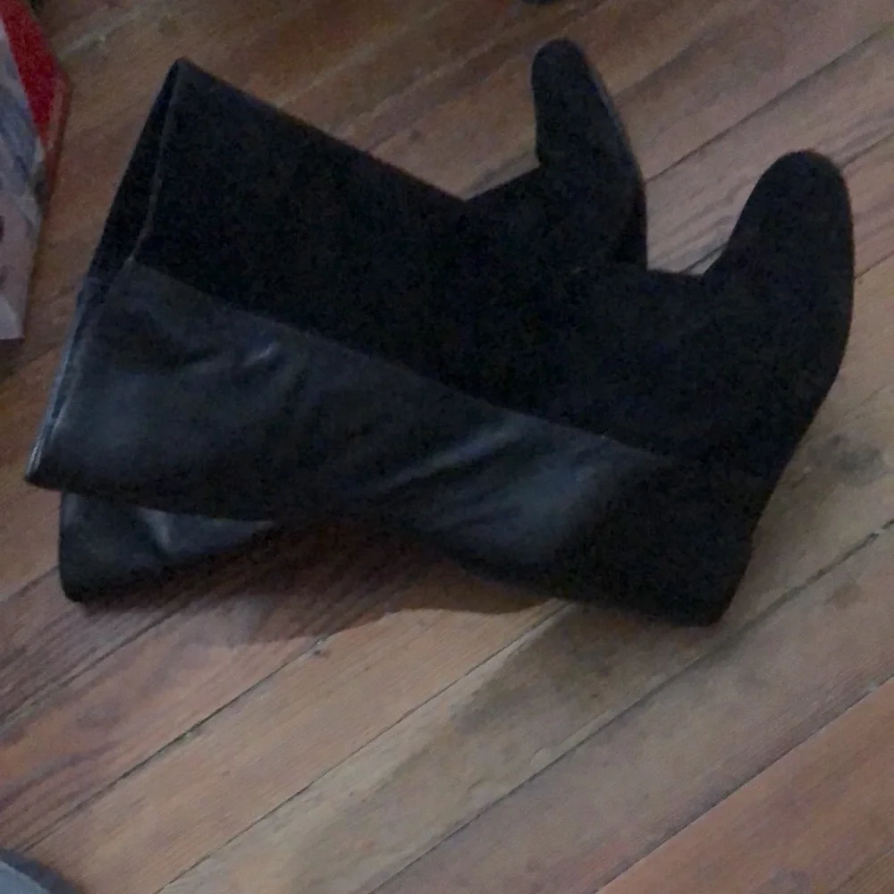 ENZO ANGIOLINI Black suede and leather wedge boots
